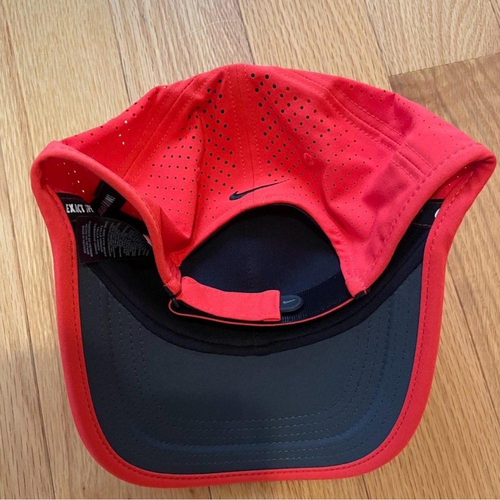 Nike Tiger Woods Golf Cap - Picture 2 of 3